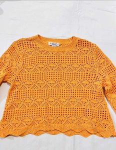 MUSTARD CROCHETTE CROP TOP