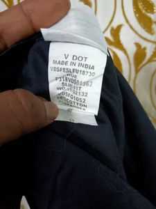 Vanheusen-V. VDot Semi Formal Shirt . Size .M.. Wore Very Occasionally.Will Look Good On You