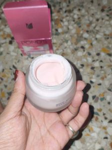 Pond&#39;s Bright Beauty Cream