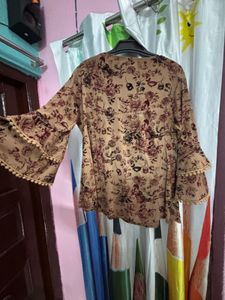 Floral Print Tie-Neck Top