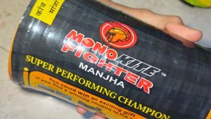 Red Mono Kite fighter, Manjha Manja