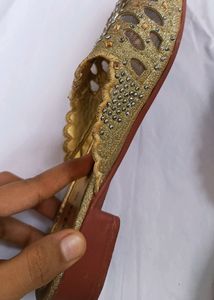 Golden Jutti