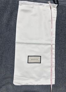 Gucci Pouch: dust bag