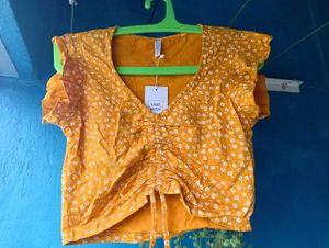 🆕Summer Mustard String Top ☀️🍍