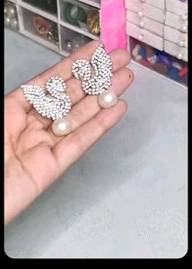 ✨ “Pearl Bow Glam Earrings”