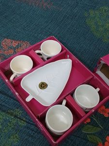 Gifting Set Of Plastic 1 Plate 4 Ceramic Cup