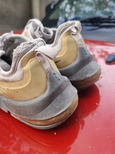 Nike Air Max Axis Shoes