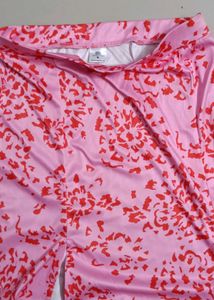 Front Slit Above Knee– Length Pencil Skirt