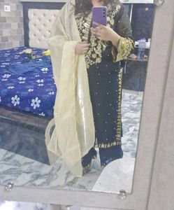 Embroidered pakstani Kurta Set with duppta