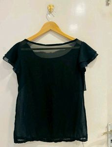 Beautiful Top With Nice Bow Detailing