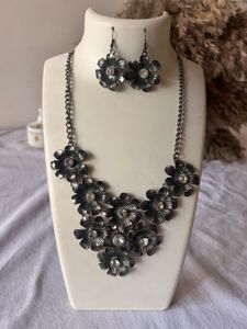 Floral Necklace & Earring Set