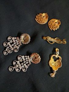 Gold Tone Necklace &amp; Earring Set