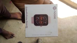 Noise Colorfit Smartwatch - Pink