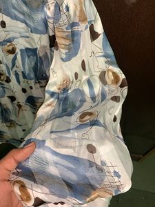 Korean Women&#39;s Top White
