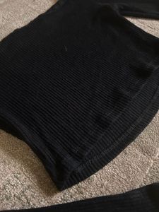 Black Off-the-Shoulder Ribbed Crop Top