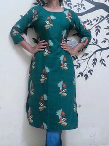 Green 💚 Beautiful Kurti With Flower Printed 🌺