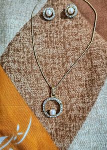 Beautiful Locket With Their Hoops ❤️