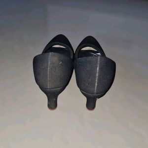 Black Close Heels 👠
