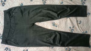 Black stretchable pants can fit 30,32,34 waist