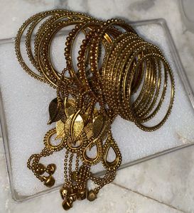 Thin Girl Golden Petal Jhumer Bangles