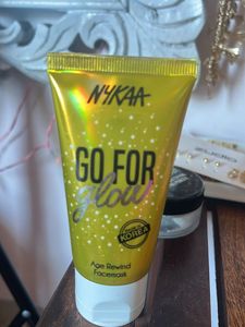 NYKAA Go For Glow Age Rewind Facemask