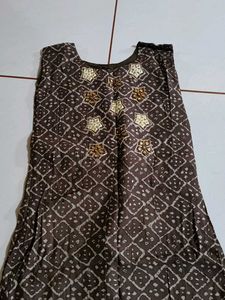 Long straight sleeveless kurti