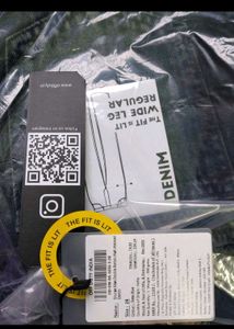 Off Duty Grunge Edge Jeans