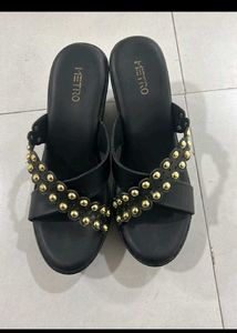 Metro Black Wedges