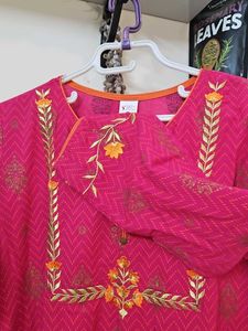 Elegant Pink Embroidered Kurta