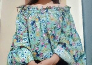 Off-shoulder Top.