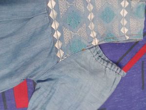 I&#39;m Selling A Shoulder Cut Top