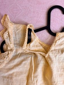 🌼Yellow Schiffli Top – Size Small 🌼