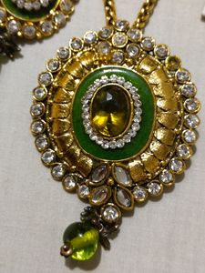 Pendent Set