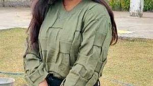 Stylish Olive Green Top Type Sweater