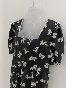 Georgette Frock With Pearls On The Neck