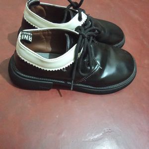 Korean Lace Loafer