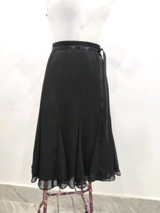 Chic Black Midi Skirt