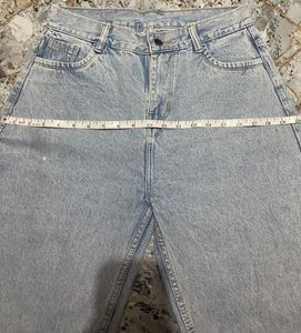 STRAIGHT LEG JEANS