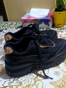 Black & Gold Accent Sneakers 5 Uk.   Like New
