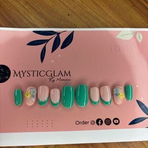 Floral Green Elegance – Press-On Nail Set Of 16