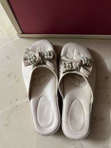 Elegant Bow Detail Slides size 5 number 38