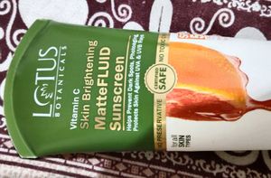 LOTUS Botanicals Sunscreen SPF 50 PA+++