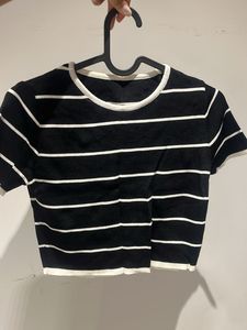 BLACK CROP TEE