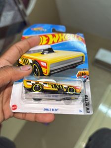 HOT WHEELS RETRO ACTIVE RED IMPORTED