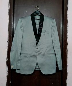 Stylish 3 Piece Grey Suit & Blazer