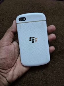 Blackberry Q10 Special Edition Gold