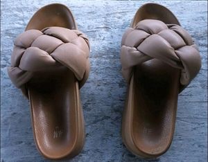 H&amp;M Sliders