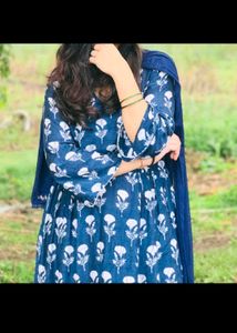 Blue &amp; White Floral Print Kurta Set