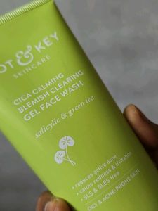Dot &amp; Key Face Wash