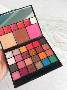HUDA GIRL EYESHADOW PALETTE